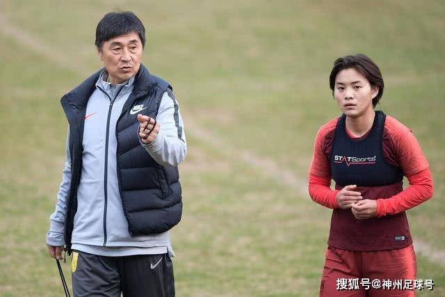 双十一盛宴：贾乃亮创下5.7亿，董宇辉三天赚3亿，李佳琦的逆袭